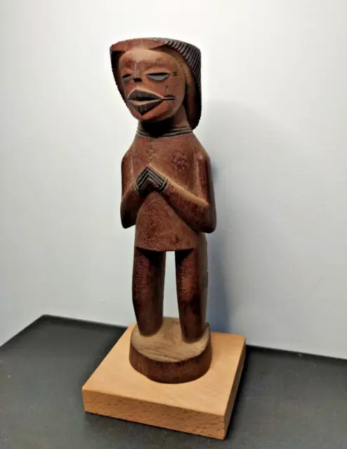 Auténtica figura Chokwe de Angola. 1940-50. Arte africano. Africa.