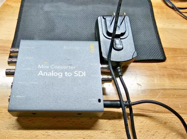 Blackmagic Design Analog to SDI Mini Converter (CONVMAAS2) w/powersupply (1)