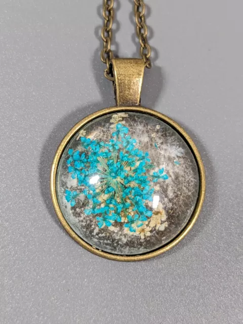 Boho Coastal Blue Resin Flower Round Pendant Bronze Tone Necklace 22 inch 2