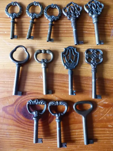 12 schöne alte Möbelschlüssel - Schrankschlüssel