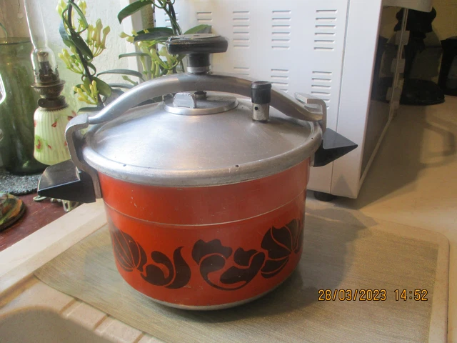 COCOTTE MINUTE VINTAGE EN ALU ORANGE 8L AVEC PANIER-Annee70