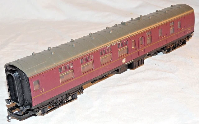 HORNBY CHINA BR Maroon Brake Coach with Irish Mail Coachboards VGC OO ...