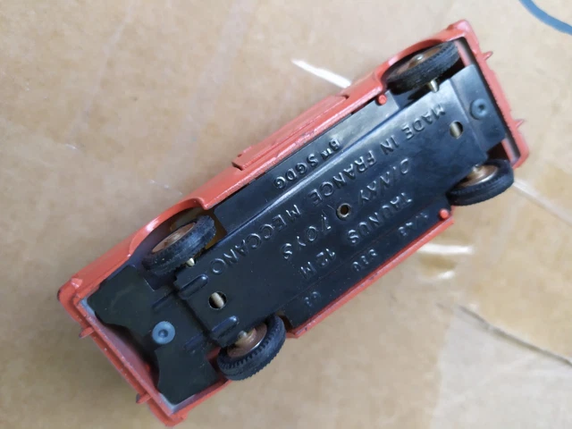 Taunus 12M rouge de Dinky Toys Meccano Made in France, n°538 63 7