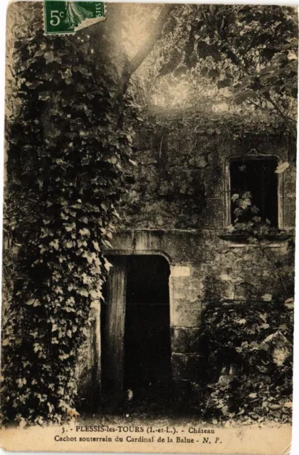 CPA PLESSIS-les-TOURS - Chateau - Cachot souterrain du (227182)