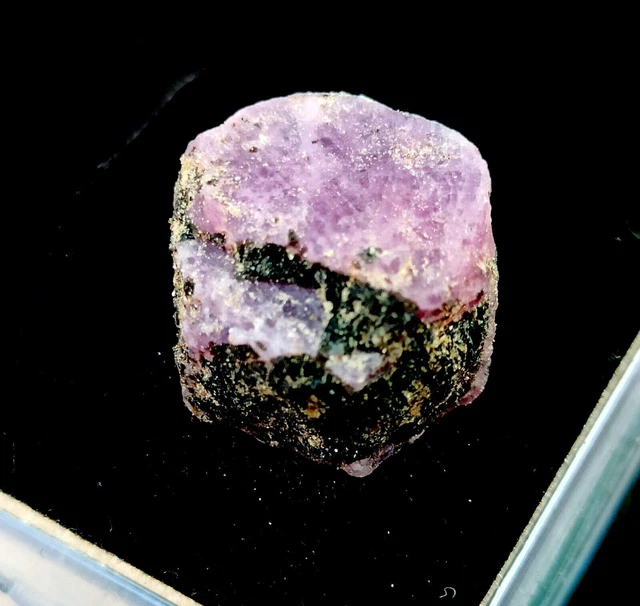 Pietra preziosa grezza sciolta grezza di rubino rosso naturale non...