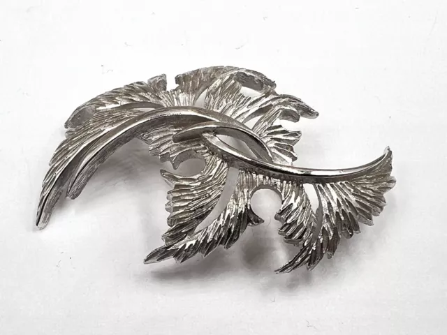 Vintage Signed Crown Trifari Silver Tone Feathered Leaf Brooch Pin