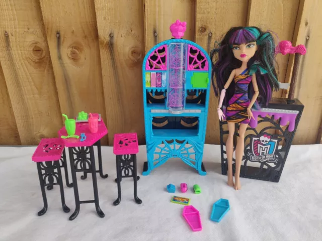 MONSTER HIGH PLAYSET Creepateria Beast Bites Cafe Social Spots