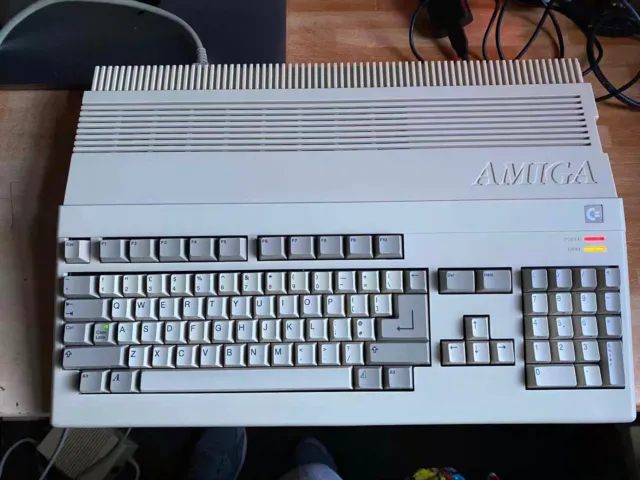 Preços baixos em Commodore Amiga 500+ Computadores e mainframe Antigos