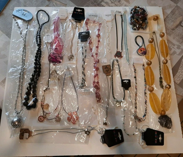 Lot De 16 Colliers Ras De Cou à Strass Et Gros Brillants - Idéal Pour Revendeurs Ou événements Festifs