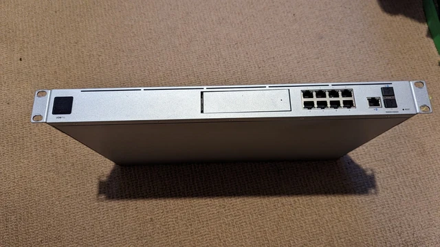 UBIQUITI Gateway di sicurezza e dispositivo di rete UniFi Dream Machine Pro, UDM-PRO