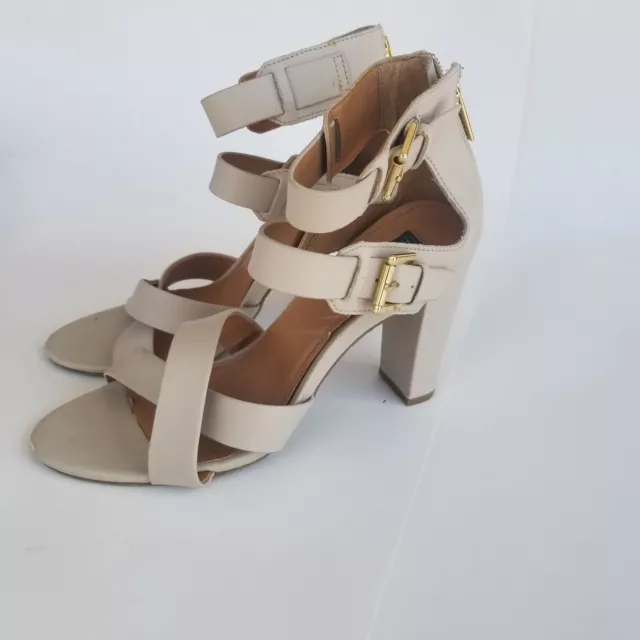 KENNETH COLE REACTION WASH ASHORE HEELS IVORY Buckles 8 M Strappy Zipper Zip