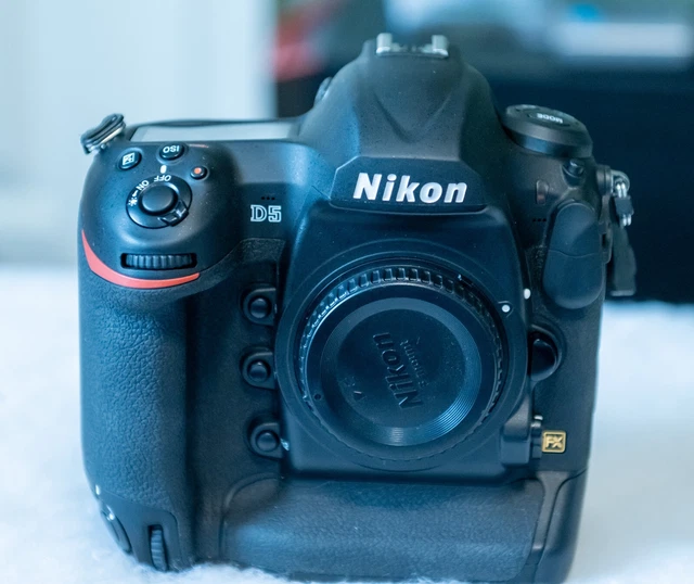 Nikon D5 20.8MP Digital SLR Camera-w/memory cards battery and Black rapid strap