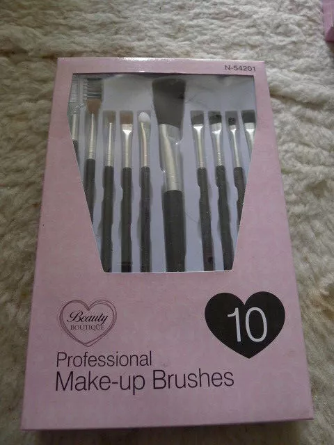 10 Professional Make Up Brushes..Beauty Boutique..NEW.. Boxed..