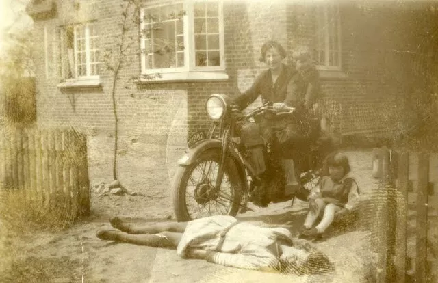 Antique Motorcycle Photo 2220b Oddleys Strange & Bizarre