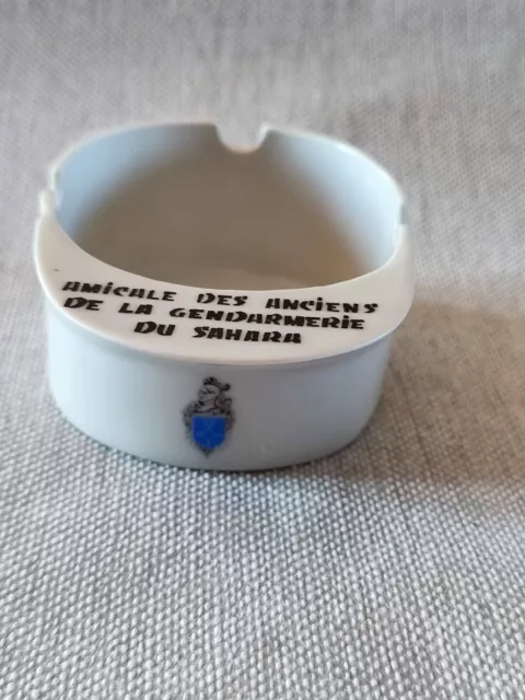 Cendrier En Porcelaine Lourioux Amicale Des Anciens De La Gendarmerie Du Sahara