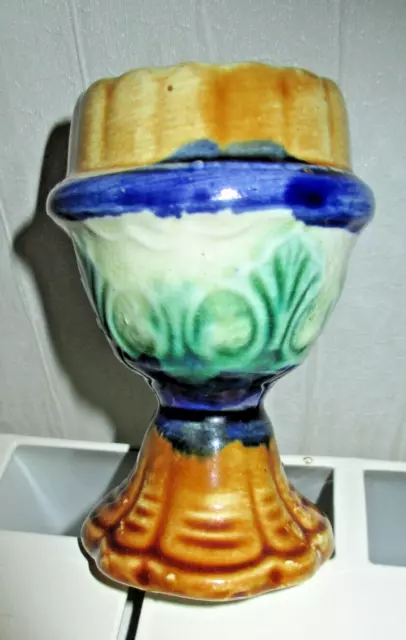 Ancien Coquetier En Barbotine Faience Col Dentelle