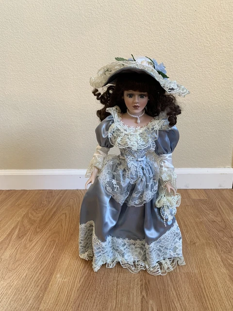 heritage signature collection porcelain doll “Victorian Doll-Vanessa”