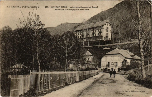 CPA Le Cantal Pittoresque Vic sur Cere Allée des Sources Cantal (101139)