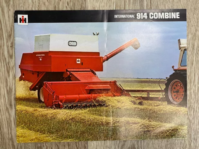 International Harvester 915 Combine Brochure Vintage IH Pull-Type
