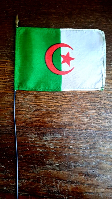 Ancien petit Fanion en tissus -Football