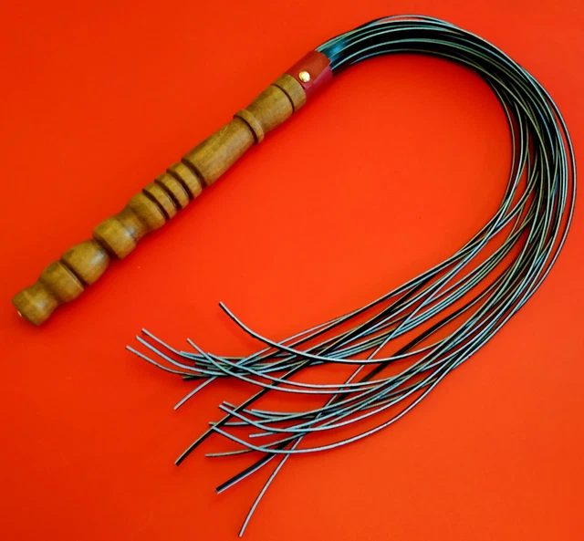 Superbe Martinet 21 Lanières en cuir de 51,5 cm manche en bois massif Ciré