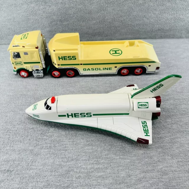 HESS 1999 - Gasoline Toy Truck and Space Shuttle     Z