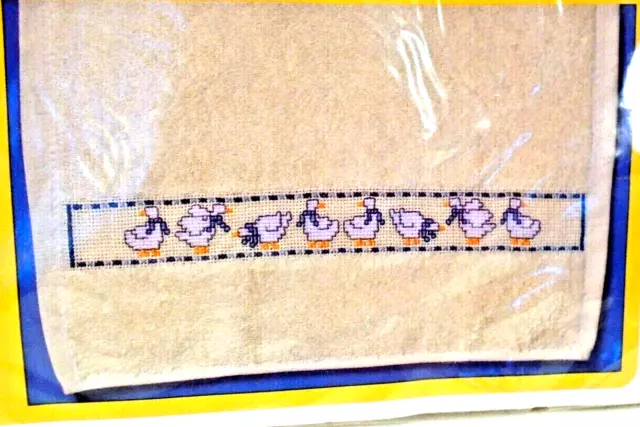 Kit de punto de cruz de 2 toallas vintage Creative Circle Country Geese 1645