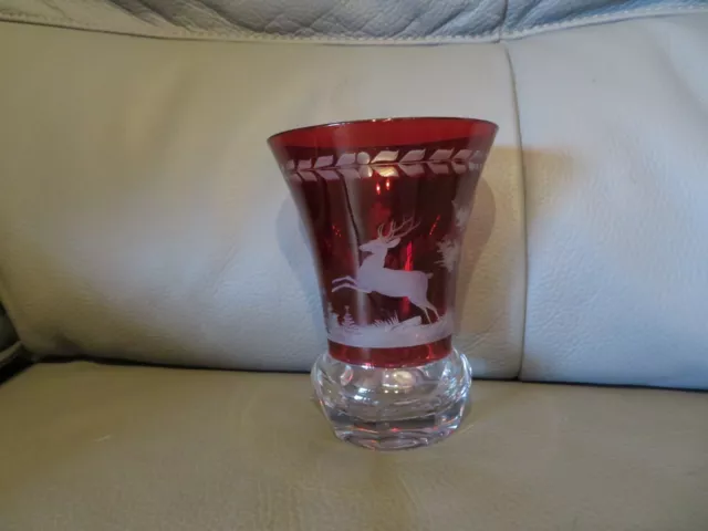 VASE ANCIEN EN CRISTAL DE BOHEME ROUGE RUBIS DECOR CERF BELLE QUALITE 14 cm