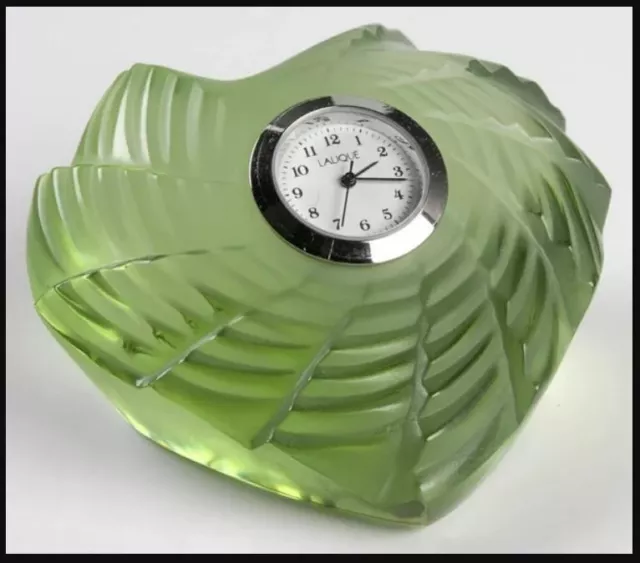 440 Lalique Cristal Saint Valentin Léger Vert Cœur Forme Bureau Horloge Neuf En