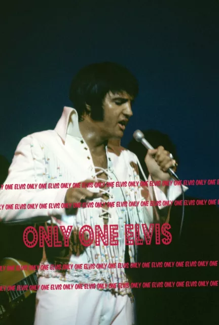 ELVIS PRESLEY in CONCERT 1970 8x10 Photo LIVE in LAS VEGAS