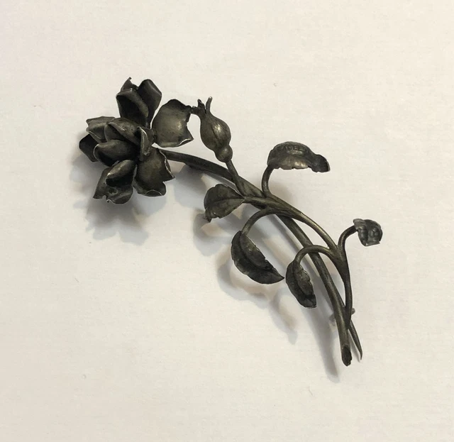 Ancienne Broche En Acier Art Nouveau fleurs • EUR 10,90 Ancienne Broche En Acier Art Nouveau fleurs • EUR 10,90