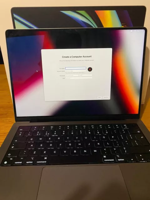 MacBook Pro 14 pollici grigio siderale M1 Pro 16 GB RAM 500 GB di memoria - usato a malapena