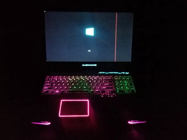 Dell Alienware M17X Intel i7 ,8GB ram 1TB H/Drive,has a red line on screen.