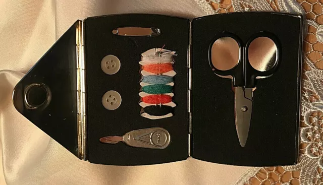 Nähset Alt - Reise Nähset - klappbares Etui aus Silber - neuwertig