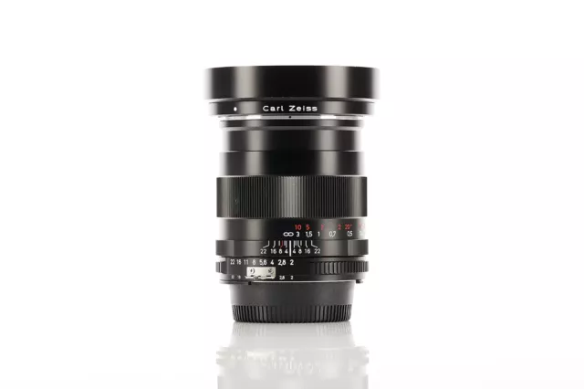 Zeiss 35mm f2 T* Distagon lens - Nikon Fit (F-mount)