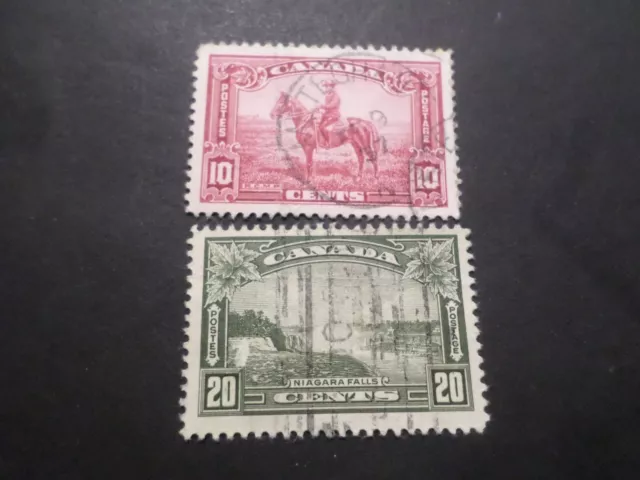 CANADA LOT 2 timbres CLASSIQUES ANCIENS oblitérés VF used stamps