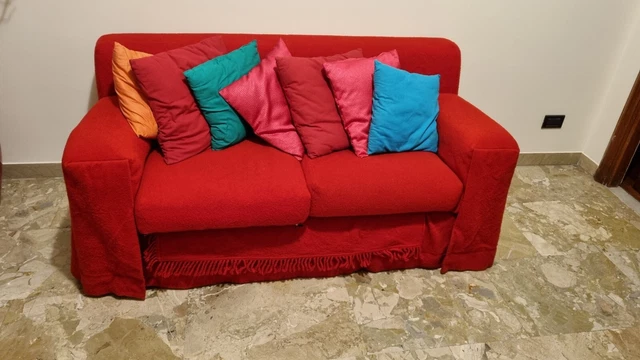 divano 2 posti, versione invernale in lana rossa/estiva lino bianco
