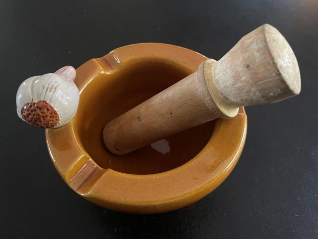 Chez Tante Edith Véritable Gratte Ail Provençal En Céramique Jaune Rond 12cm