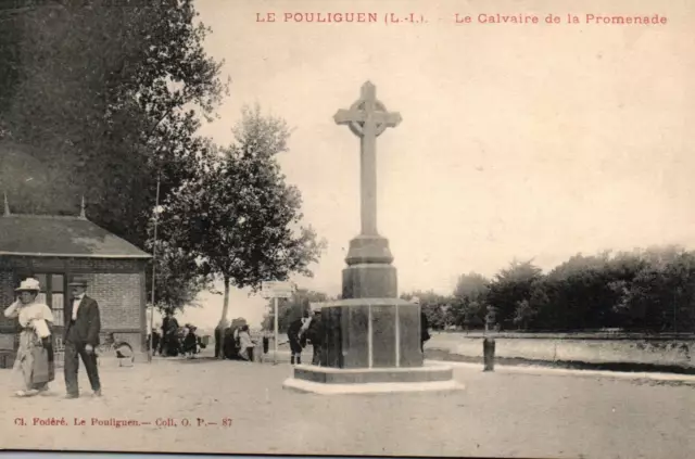 CPA 44 - LE POULIGUEN (Loire Atl.) - Le Calvaire de la Promenade (animée)