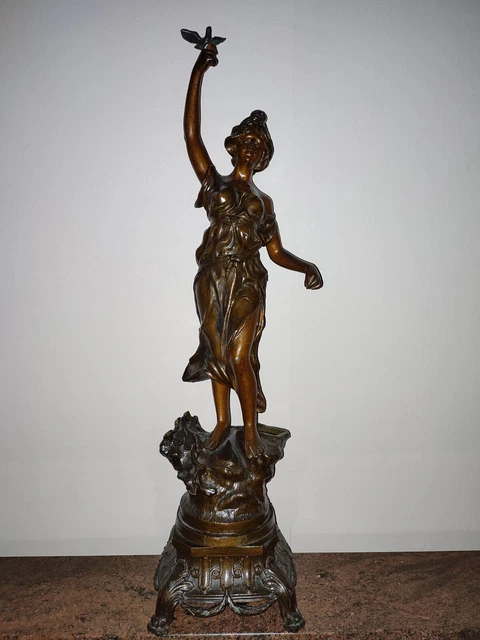 Ancienne statue en regule