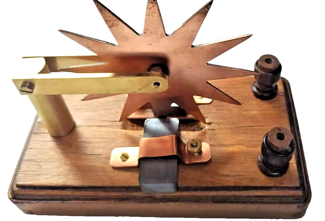 Musée de la physique - 1.1.12 Machine de Wimshurst 1