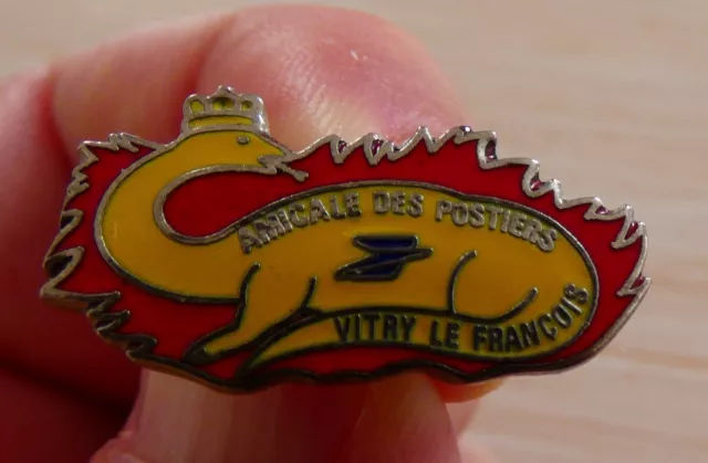 Rare Pin's Ptt La Poste Amicale Des Postiers Ville Vitry Le Francois Egf