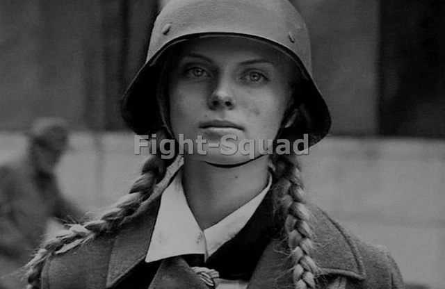 thumbnail interactive-video image 1 of Original WW2 Era Photo - BDM (Bund Deutscher Madel) Young Women's League, Germany, 2194CC 1 of 2