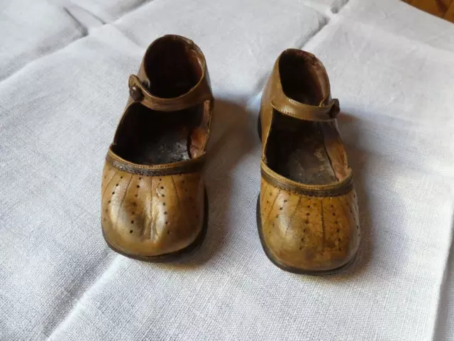 1 Ancienne Paire De Sandalettes En Cuir Marron/ Bebes/ Poupees