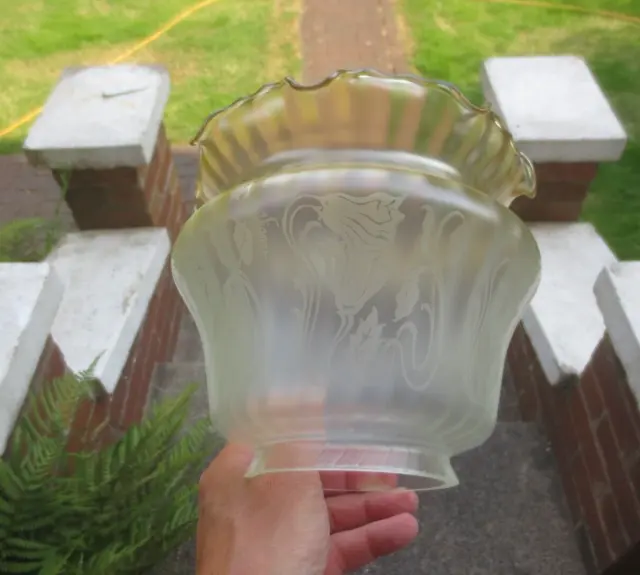 Superb Vintage  Paraffin Kerosene  Glass Etched Duplex Tulip Oil Lamp Shade