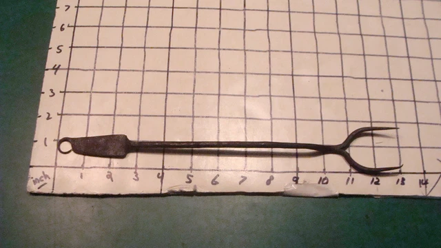 great early HAND FORGED TOASTING FORK signed E MORSE N.H. aprox 13" long
