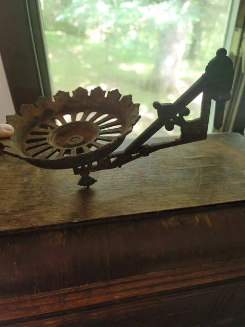 Antique Ornate Cast Iron Wall Bracket Kerosene Oil Lamp Swing Arm Swivel Holder