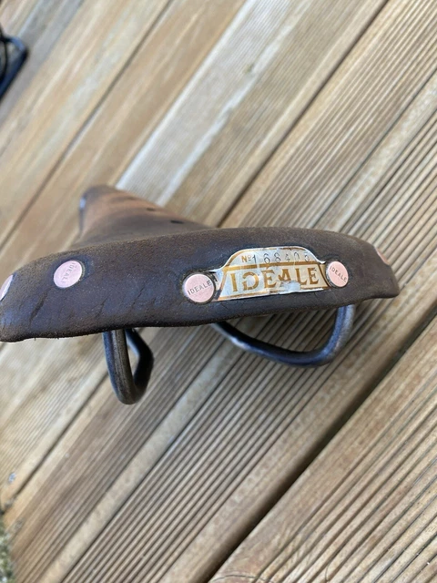 Ancienne Selle De Vélo Ideale - Occasion, Patinée - Pour Restauration Ou Déco