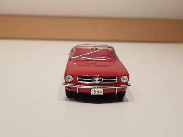 Minichamps 1/43 Ford Mustang Cabriolet 2