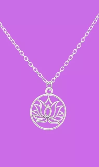 Pendentif rond  fleur de lotus avec chaîne argentée Bijou Mode Tendance Look